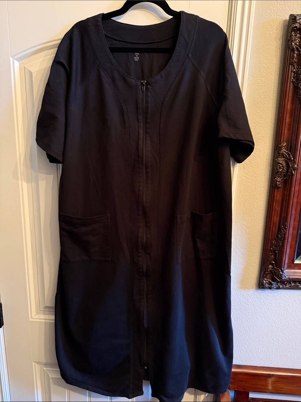 Black Short-Sleeve Midi Dress with Front Zip and Pockets